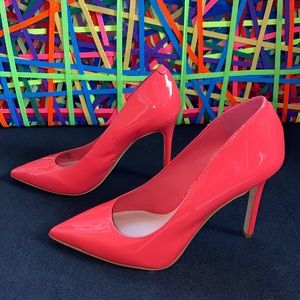 Vince Camuto Woman's Pointy Toe Stitletto Heel Patent Leather Grapefruit Size 8